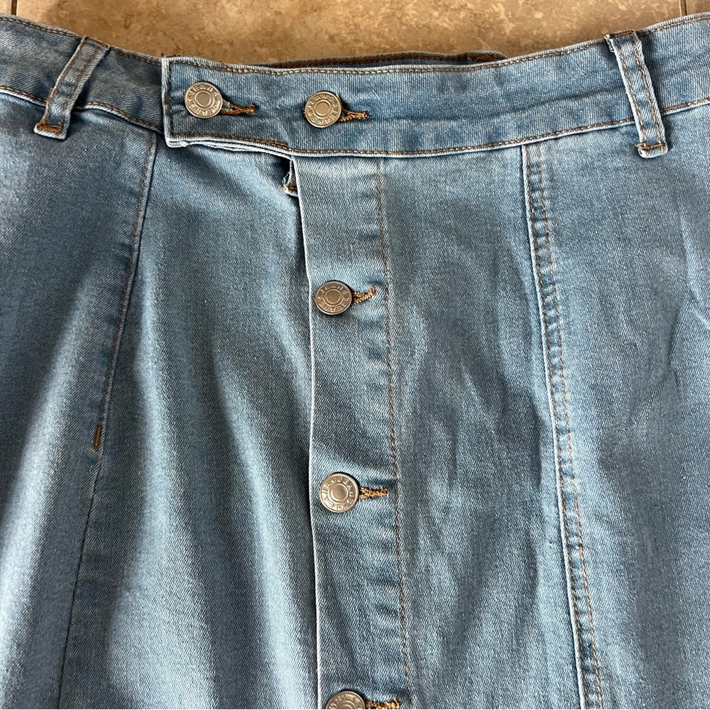 🎈HP🥳🎉 Light Wash Denim Button Front Midi Skirt High Slit Stretch Size Large - Picture 8 of 9
